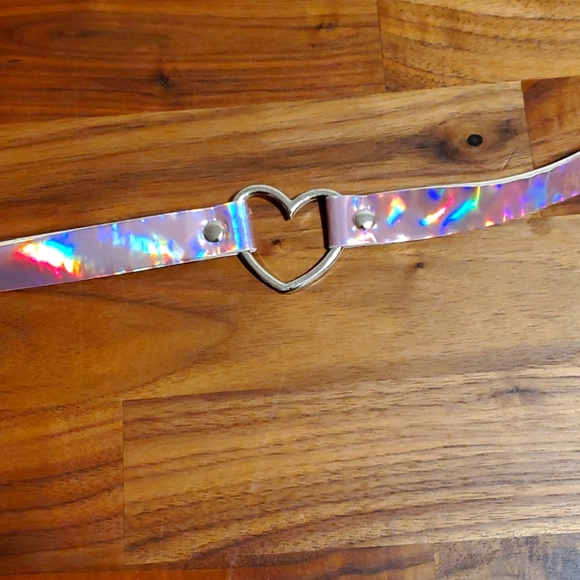 *SOLD* Holographic pink heart choker - Picture 1 of 2